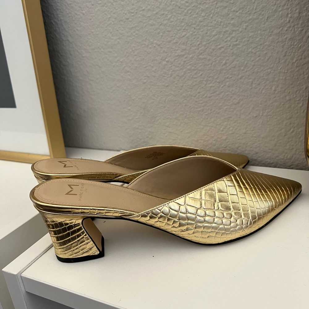 NWT Marc Fisher Gold Slide Heels, Size 9